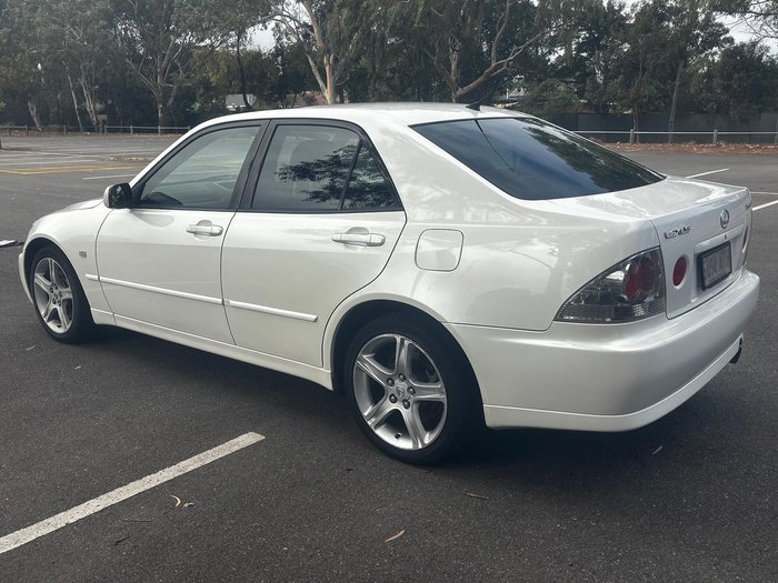 2001 Lexus IS 200 Sports Luxury GXE10R MY02 White Pearl