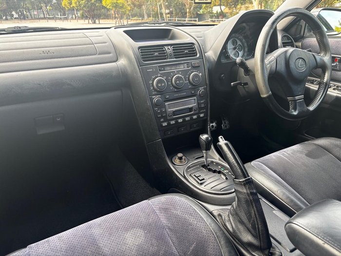 2001 Lexus IS 200 Sports Luxury GXE10R MY02 White Pearl