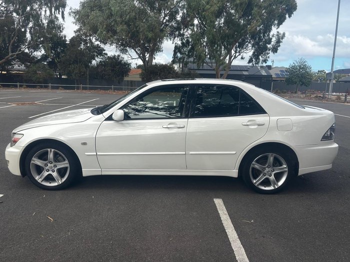 2001 Lexus IS 200 Sports Luxury GXE10R MY02 White Pearl