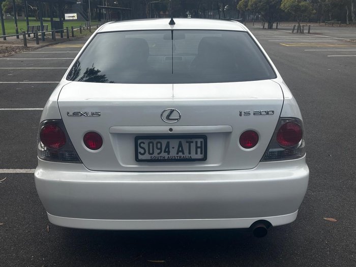 2001 Lexus IS 200 Sports Luxury GXE10R MY02 White Pearl