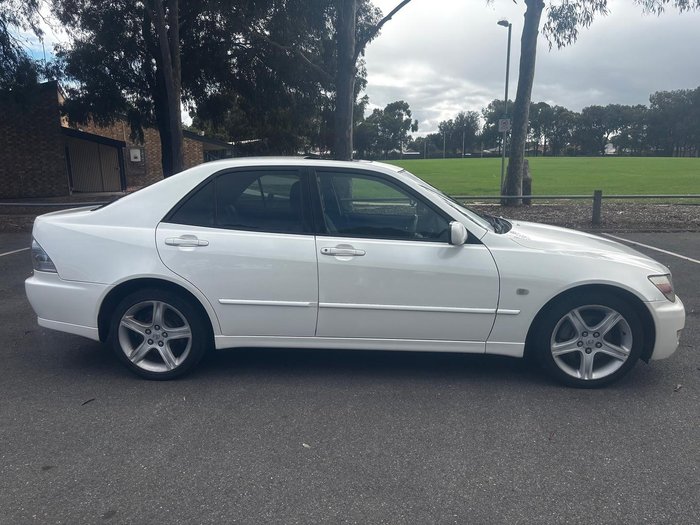 2001 Lexus IS 200 Sports Luxury GXE10R MY02 White Pearl