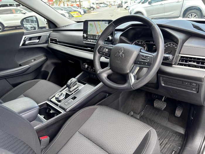 2023 Mitsubishi Outlander LS