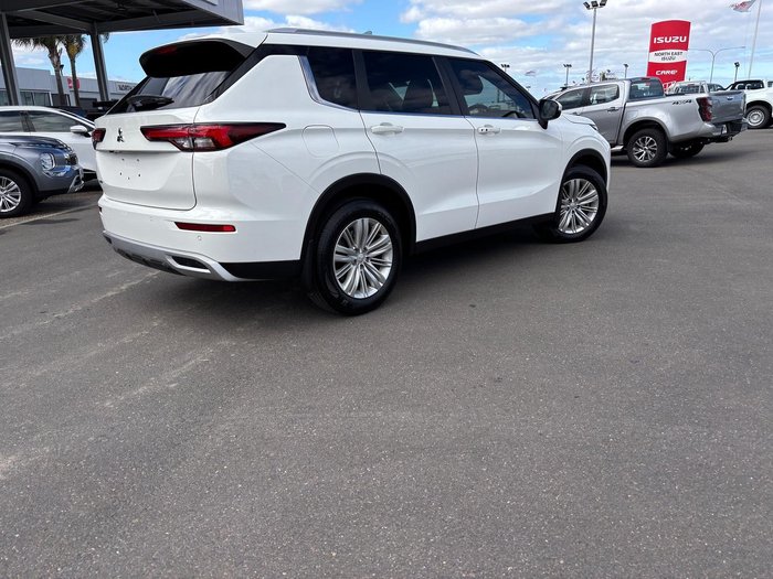 2023 Mitsubishi Outlander LS