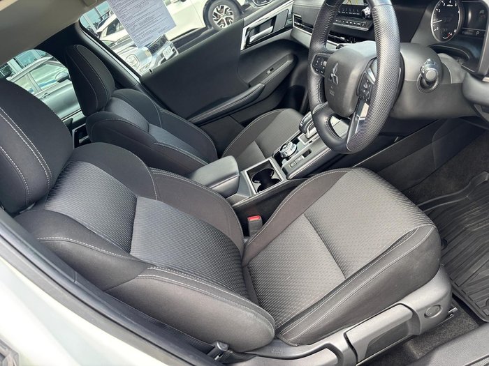 2023 Mitsubishi Outlander LS