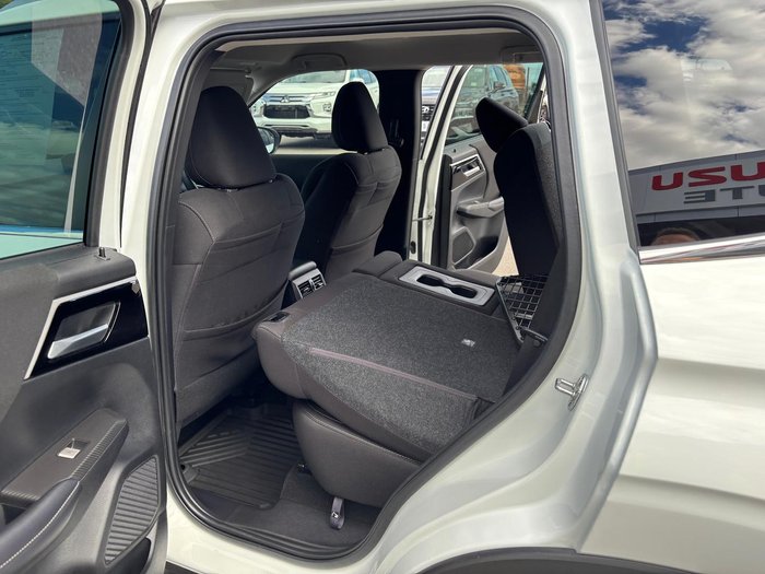 2023 Mitsubishi Outlander LS