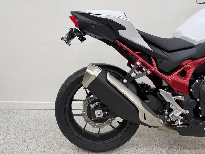 2023 Honda CB750 (HORNET) White