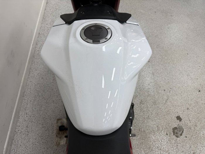 2023 Honda CB750 (HORNET) White
