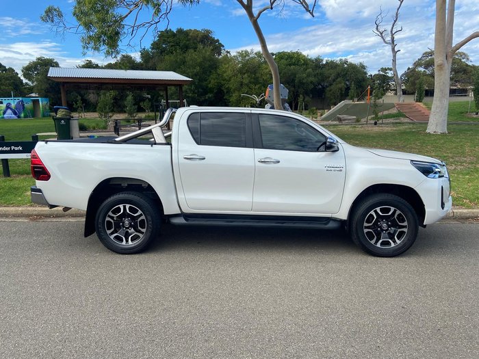 2022 Toyota Hilux SR5