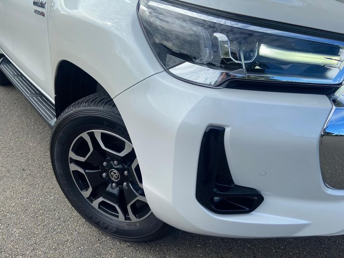 2022 Toyota Hilux SR5