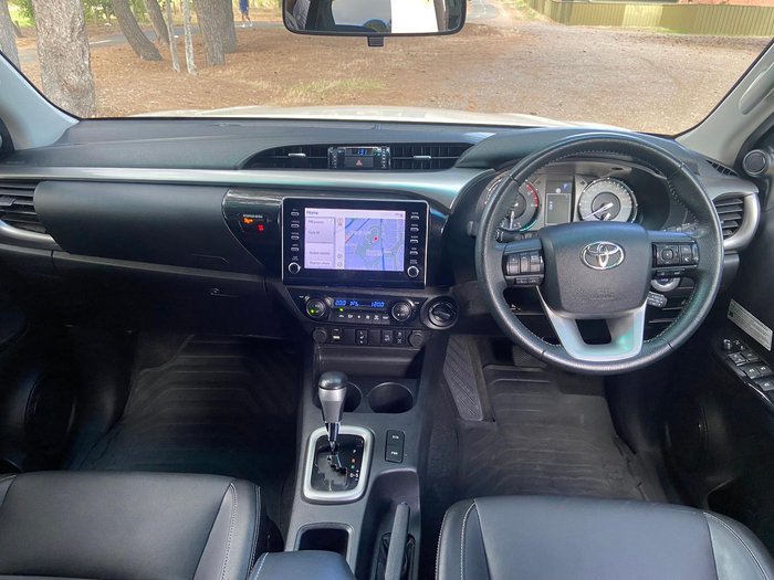 2022 Toyota Hilux SR5