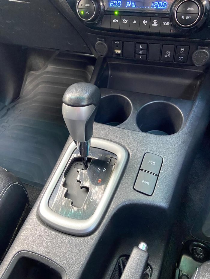 2022 Toyota Hilux SR5