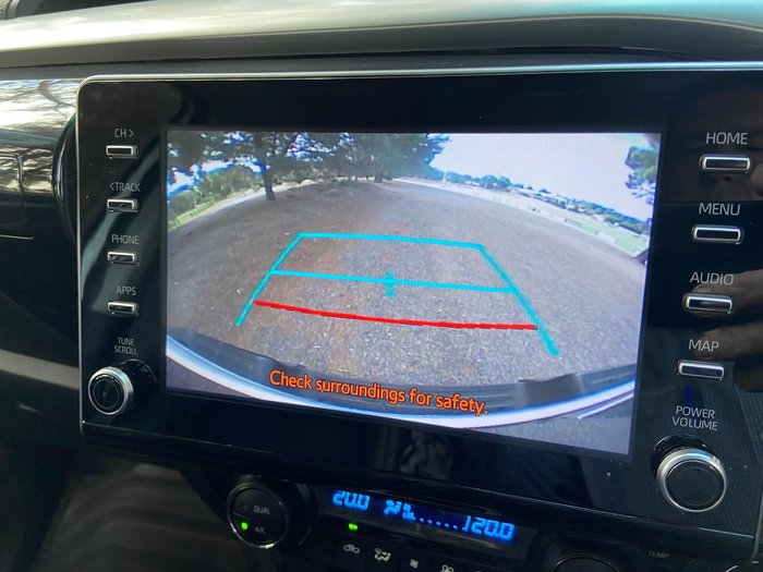 2022 Toyota Hilux SR5