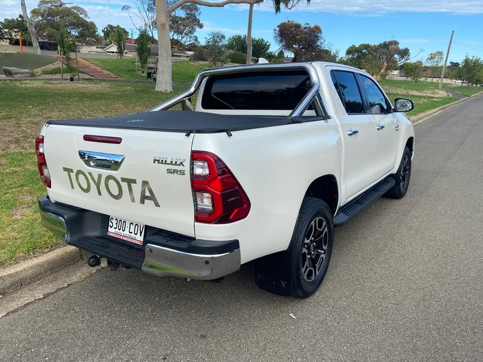 2022 Toyota Hilux SR5