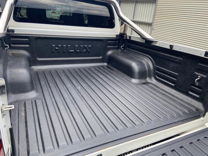 2022 Toyota Hilux SR5