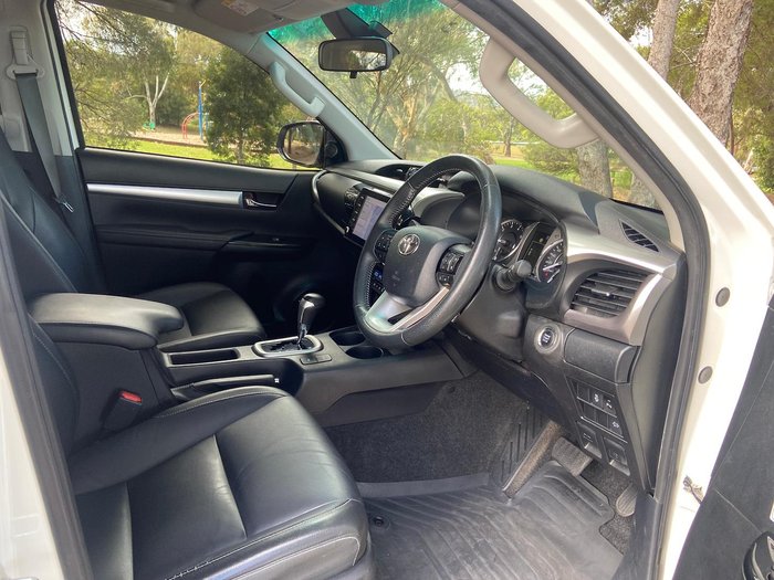 2022 Toyota Hilux SR5