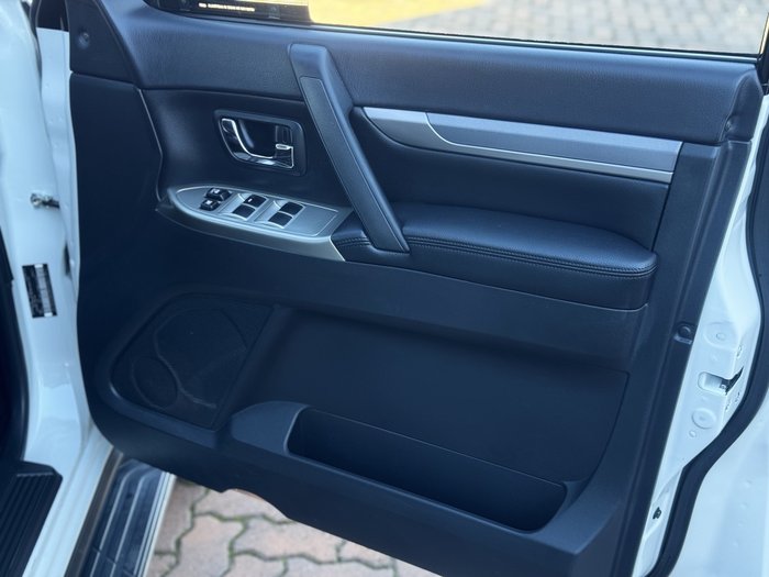 2020 Mitsubishi Pajero GLS