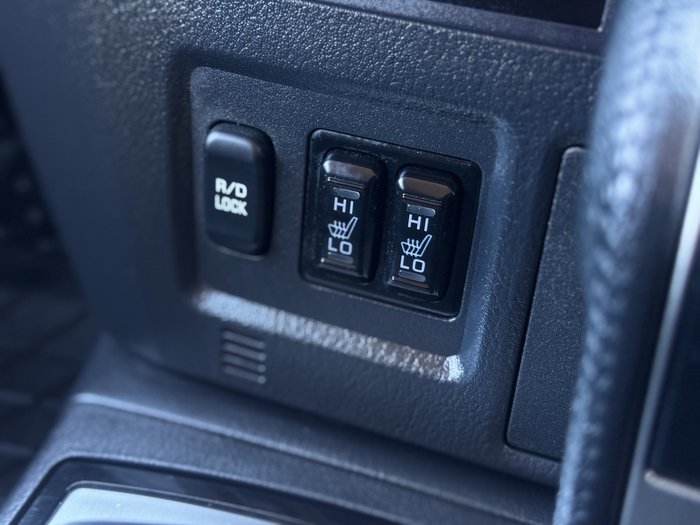 2020 Mitsubishi Pajero GLS