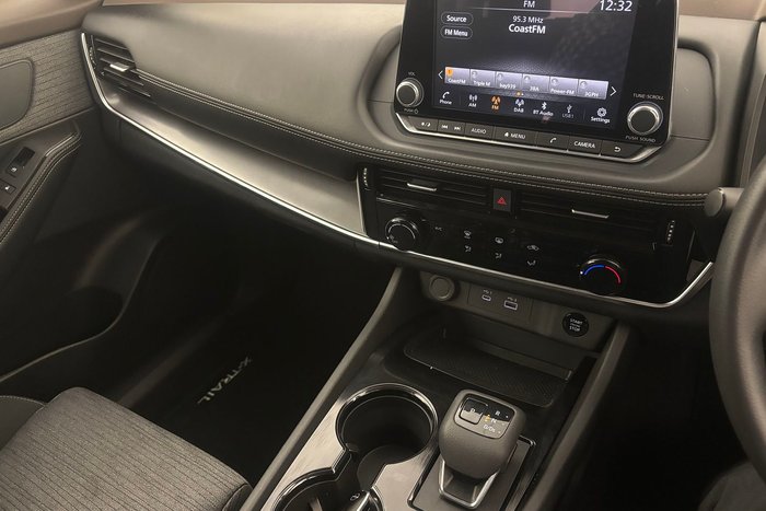 2025 Nissan X-TRAIL ST