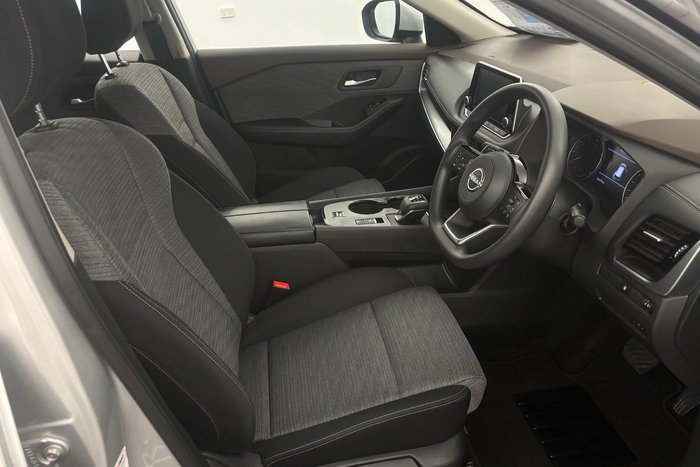 2025 Nissan X-TRAIL ST