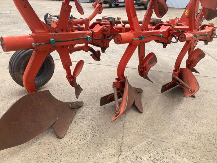 Kuhn Vari-Master 150 Reversable Plough