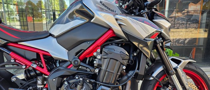 2022 Kawasaki Z900 SUPERNAKED (ZR900) SILVER