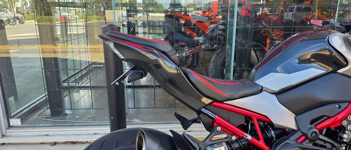 2022 Kawasaki Z900 SUPERNAKED (ZR900) SILVER