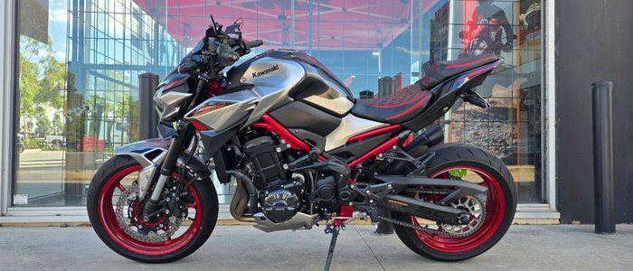 2022 Kawasaki Z900 SUPERNAKED (ZR900) SILVER