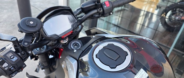 2022 Kawasaki Z900 SUPERNAKED (ZR900) SILVER