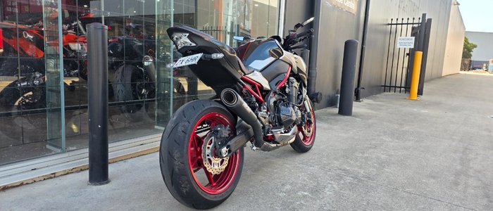 2022 Kawasaki Z900 SUPERNAKED (ZR900) SILVER