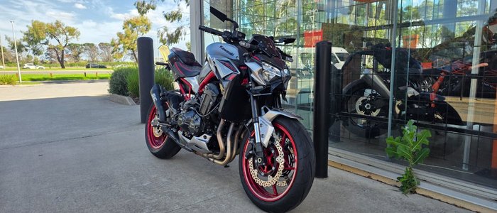 2022 Kawasaki Z900 SUPERNAKED (ZR900) SILVER