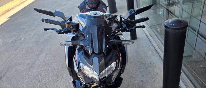 2022 Kawasaki Z900 SUPERNAKED (ZR900) SILVER