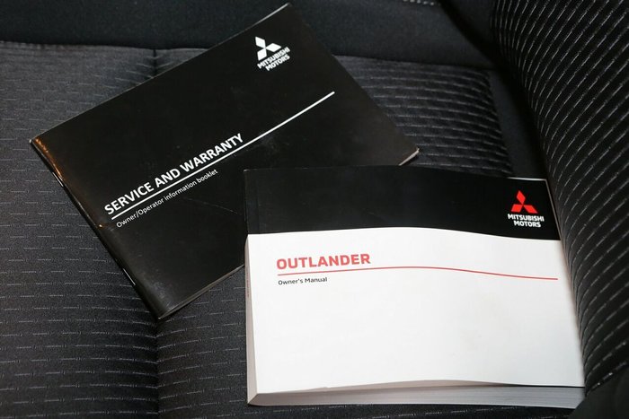 2023 Mitsubishi Outlander ES