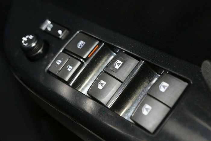 2021 Toyota Hilux SR5