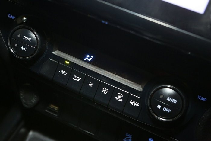 2021 Toyota Hilux SR5