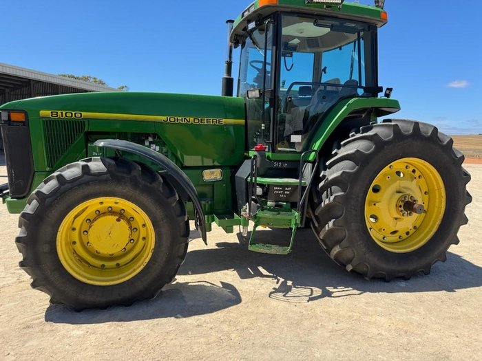 1999 John Deere 8100