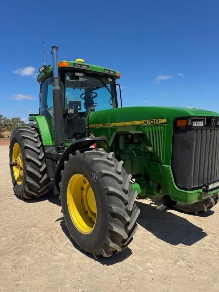 1999 John Deere 8100
