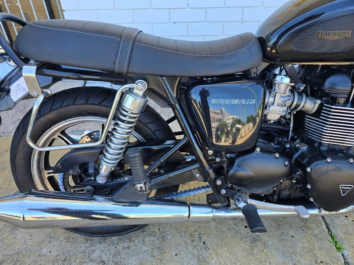 2014 Triumph BONNEVILLE Green