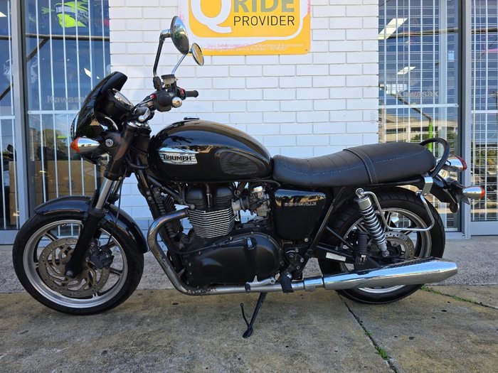 2014 Triumph BONNEVILLE Green