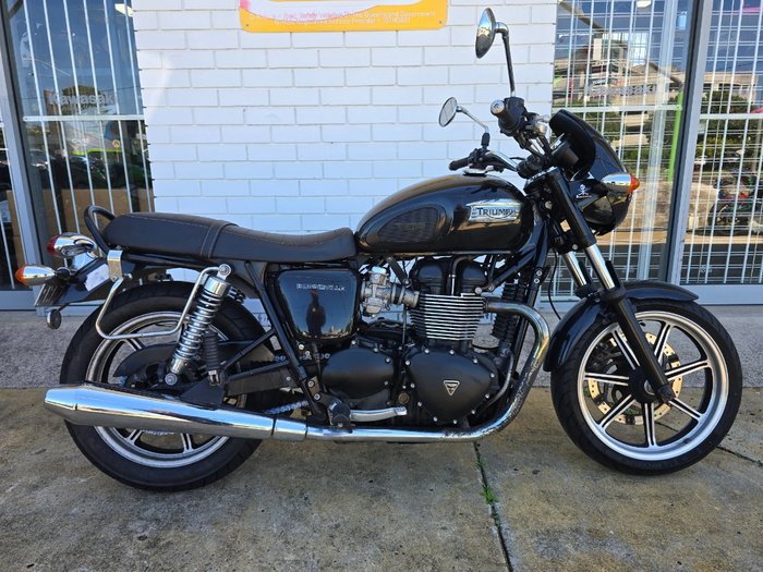 2014 Triumph BONNEVILLE Green