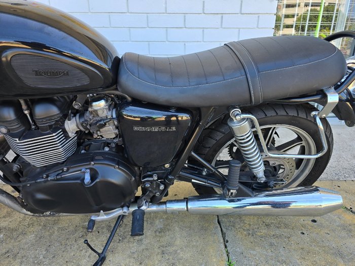 2014 Triumph BONNEVILLE Green