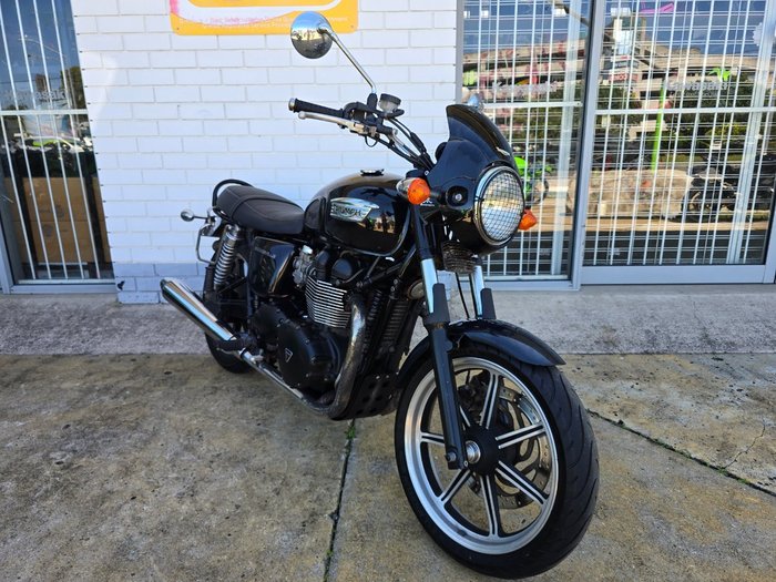 2014 Triumph BONNEVILLE Green