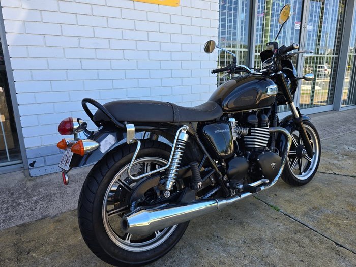 2014 Triumph BONNEVILLE Green