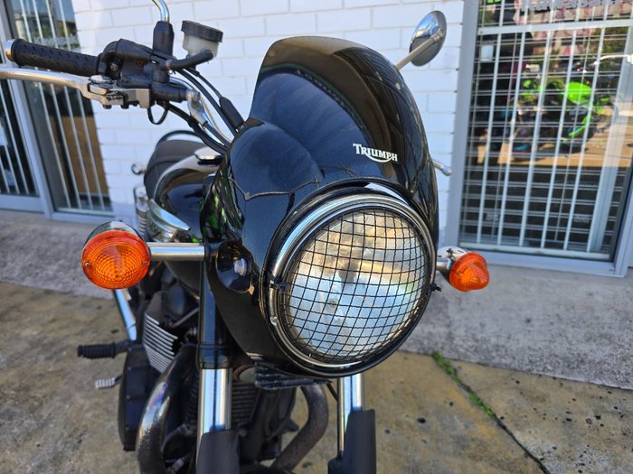 2014 Triumph BONNEVILLE Green