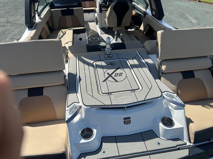 2022 MasterCraft X22