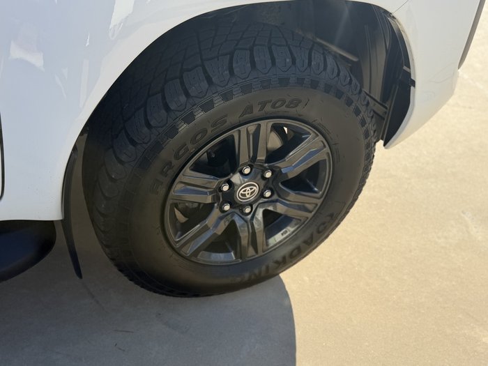 2025 Toyota Hilux SR