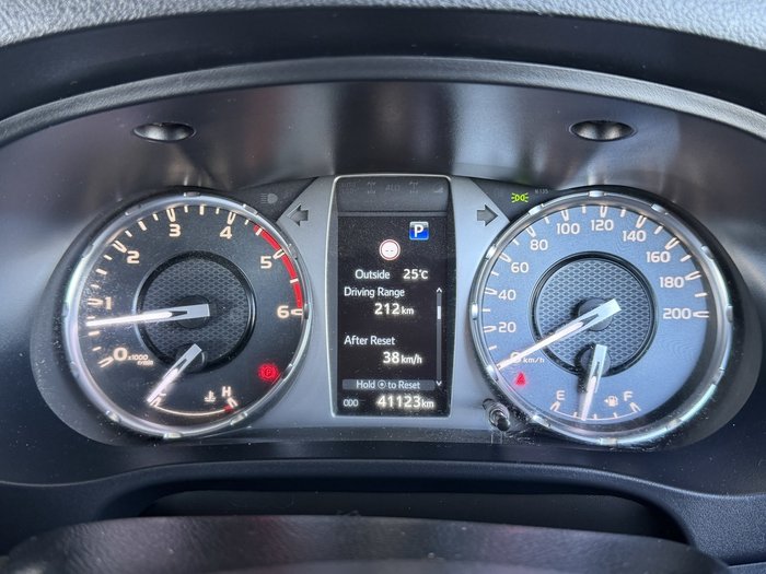 2025 Toyota Hilux SR