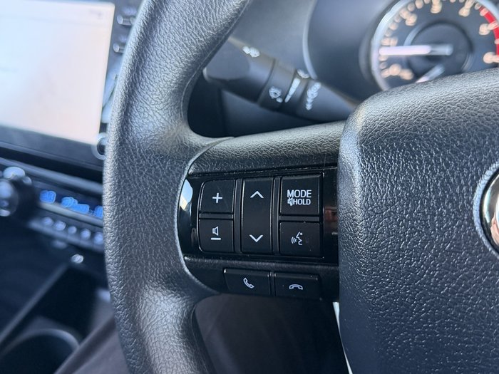 2025 Toyota Hilux SR