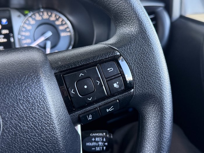 2025 Toyota Hilux SR