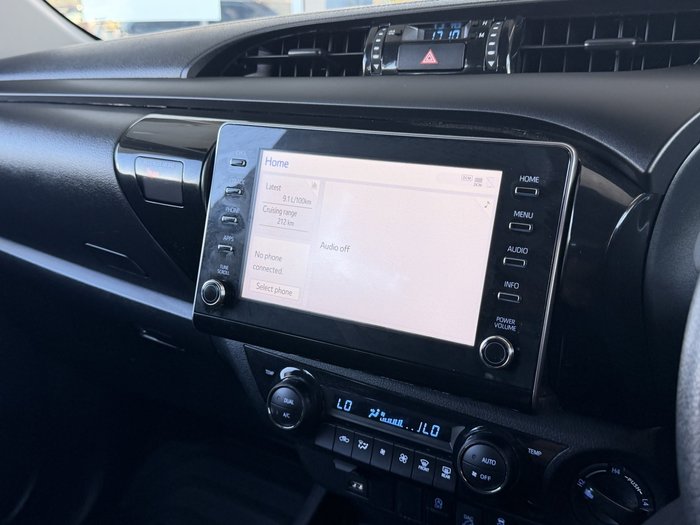 2025 Toyota Hilux SR