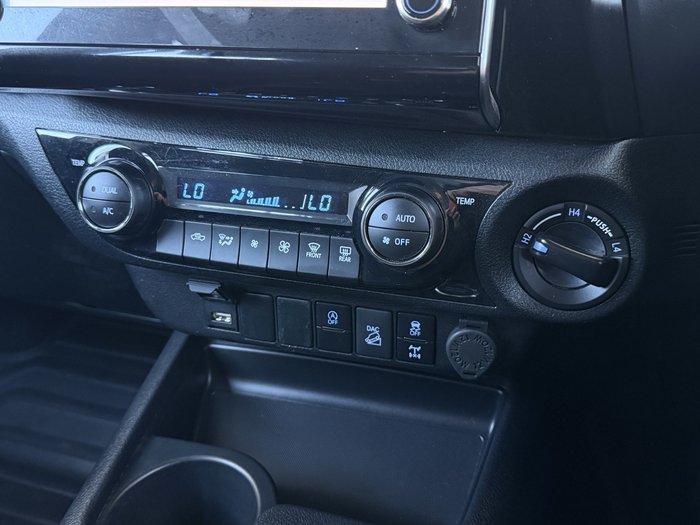 2025 Toyota Hilux SR